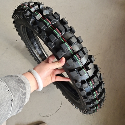 Pneumatici da motociclisti di ottime prestazioni 4.10-18 al porto di Qingdao con una durata di 20000 KM