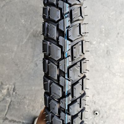 Contenuto di gomma 35%-55% 300*18 pneumatici per motociclette nel porto di Qingdao