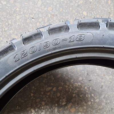 Pneumatici per motocicli 120/90-18 fabbricati nel porto di Qingdao