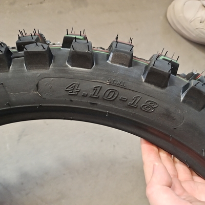 410-18 Pneumatici per motocicli fuoristrada provenienti dal porto di Qingdao e 4,8 kg