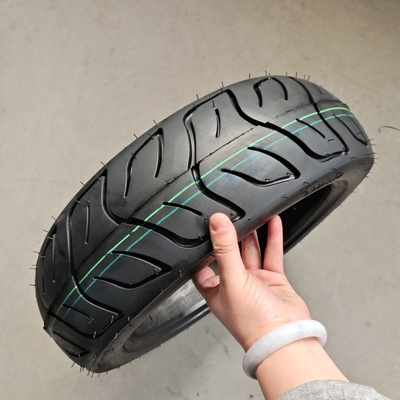 Capacità di produzione di 5000 pezzi al giorno 13 pollici senza tubo 130/70-13 pneumatici per motociclette