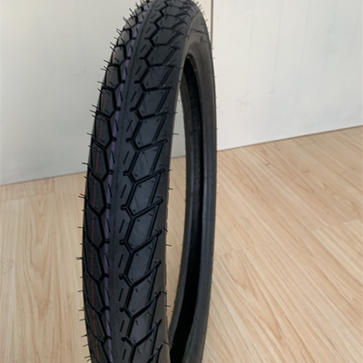 Capacità di produzione 10000 pezzi al giorno per pneumatici da gomma per moto 70/100-17