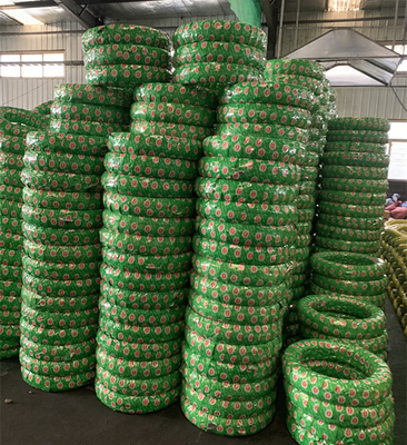 Capacità di produzione 10000 pezzi al giorno per pneumatici da gomma per moto 70/100-17