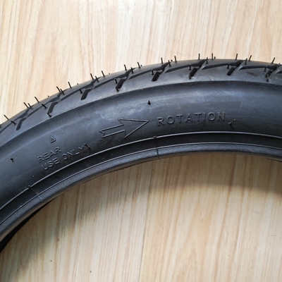 Super pneumatici per moto 70/100-17 60/100-17 destinati al mercato africano nel porto di Qingdao