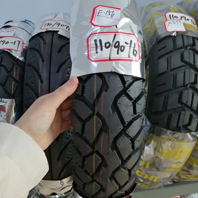 16 pollici 110/90-16 pneumatici per moto senza tubo al porto di Qingdao con pressione dell'aria 280kpa