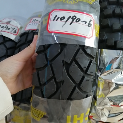 16 pollici 110/90-16 pneumatici per moto senza tubo al porto di Qingdao con pressione dell'aria 280kpa