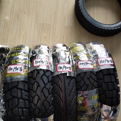 16 pollici 110/90-16 pneumatici per moto senza tubo al porto di Qingdao con pressione dell'aria 280kpa