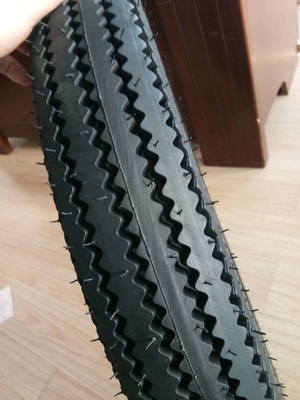150 km/h velocità Sawtooth Pattern Pneumatico senza tubi per motociclette 4.00-19 per il mercato africano
