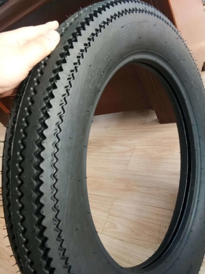 150 km/h velocità Sawtooth Pattern Pneumatico senza tubi per motociclette 4.00-19 per il mercato africano
