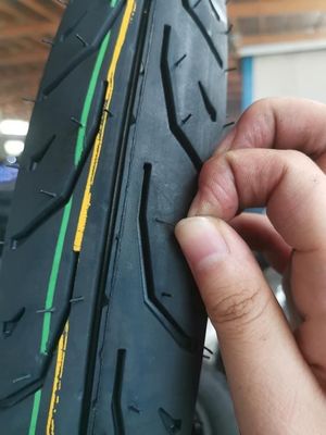 Prezzi accessibili 70/80-17 70 80 17 Pneumatici senza tubi per motociclette con certificazione ISO9001