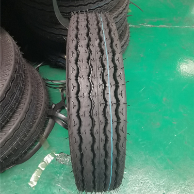 Disegno del pneumatico a tubo pneumatico radiale per motocicletta MRF Modello 4.00-8 per tre ruote