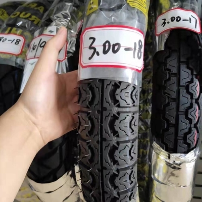Contenuto di gomma del 35%-55% 300-18 Motocicli Pneumatici Tempo di consegna entro 25 giorni