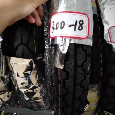 Pneumatici da 18 pollici per motociclisti per il carico al porto di Qingdao