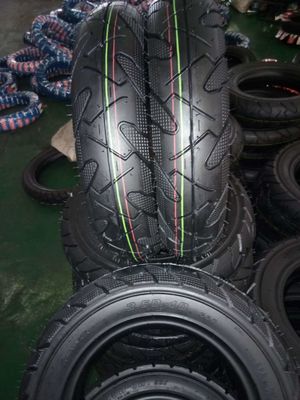 35% 40% 45% contenuto di Rueebr Pneumatico/pneumatico motociclistico 10 pollici 3,00-10 3,50-10 per le vostre esigenze