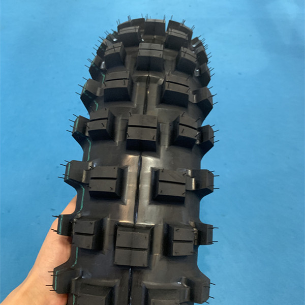 Sostituire/riparare pneumatico da motocicletta 120/90 18 con tensione 10,5 e morbido