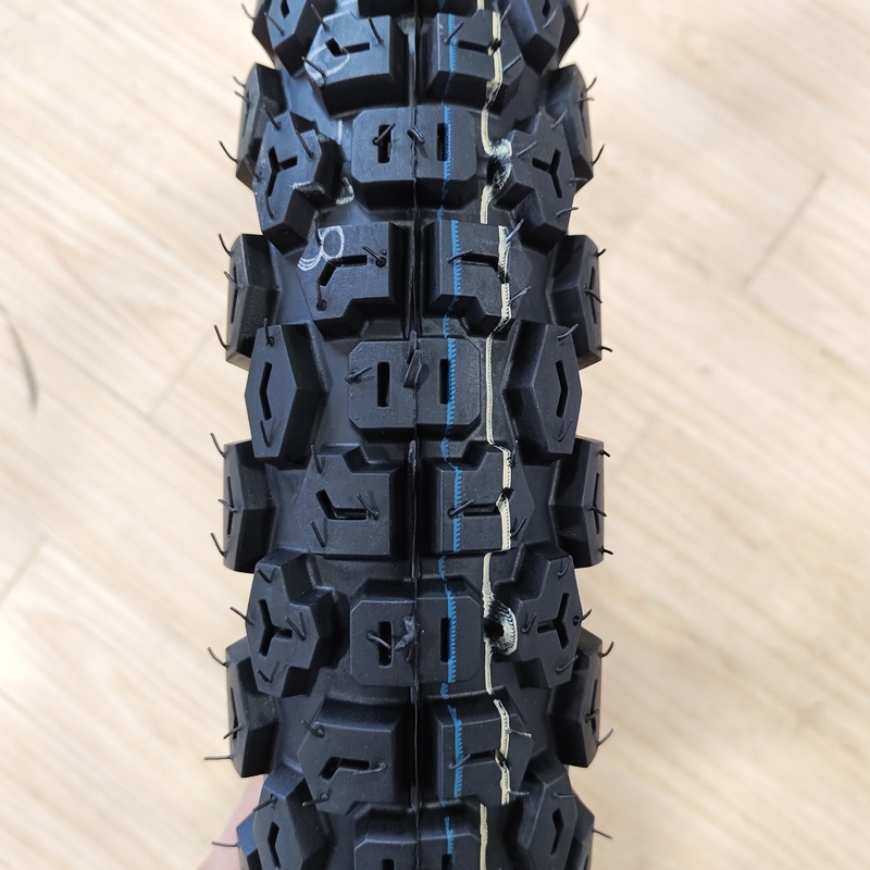 Materia prima Natura Gomma Acciaio Nylon TT/TL Pneumatici per motocicli 4.10-18