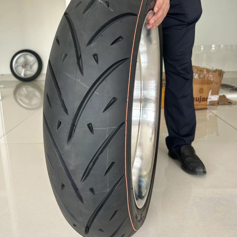 170/50-21 160/50-23 Pneumatici per moto 8,2 kg Tempo di consegna 25-30 giorni
