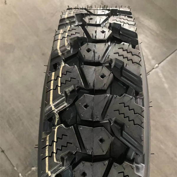 5000 pcs al giorno Capacità di produzione Pneumatici da moto Beast 5.00-12 per il mercato africano