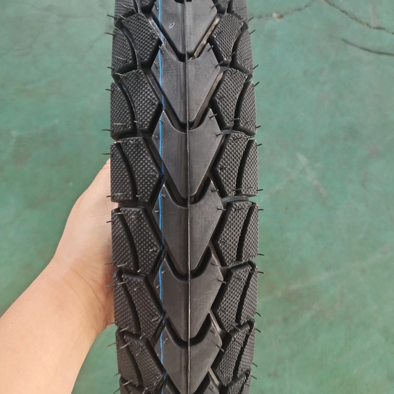 Pneumatici e tubi interni per motociclisti neri 350-18 con porto di carico a Qingdao