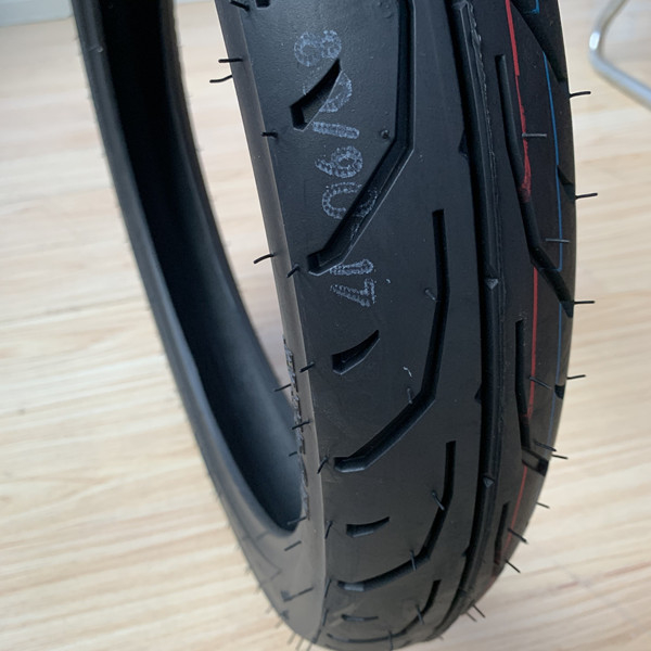 Contenuto di gomma 35%-55% Mercato africano Pneumatici per moto 80/90-17 Ricambi Accessoiri