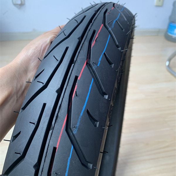 Mercato delle Filippine 80/90-17 Pneumatici per motociclette con design profondo e lunga durata