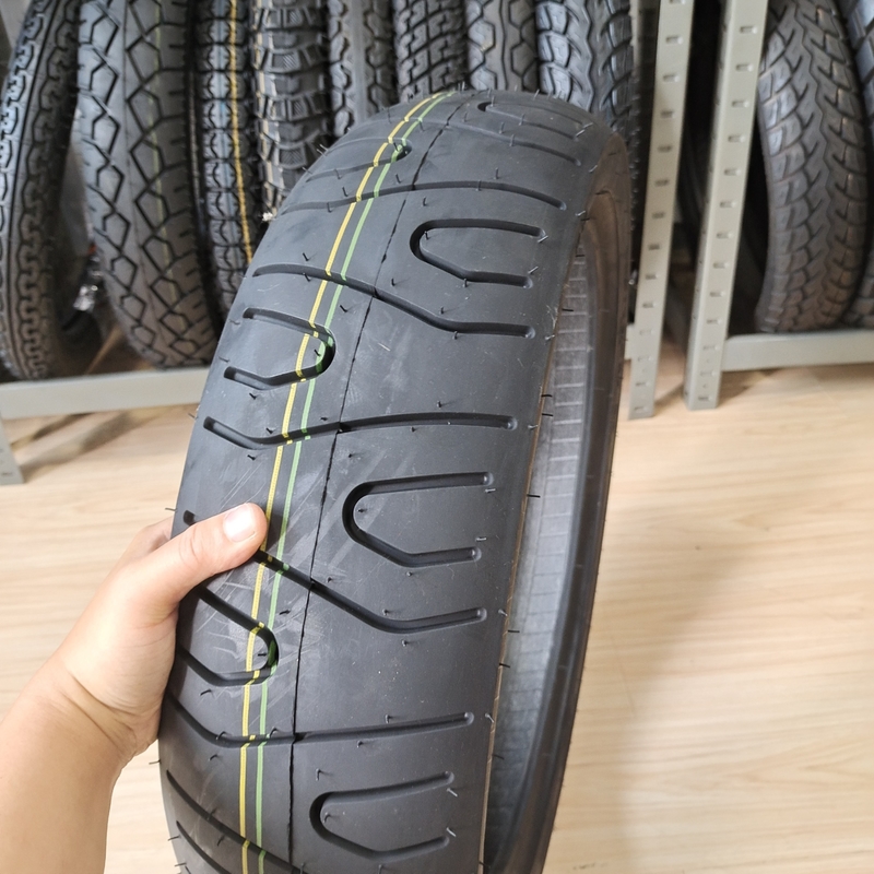 Pneumatici in gomma naturale 130/70-17 8PR Ricambi per motociclisti