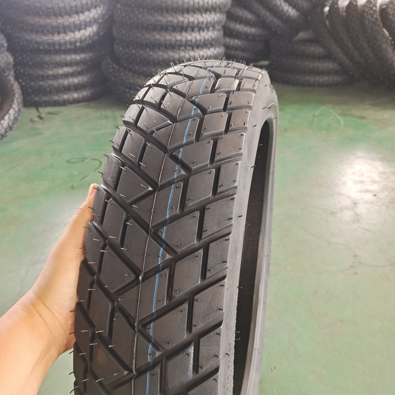 Prezzi accessibili 110/80-17 Natrual gomma gomma motocicletta con OEM accettabile in Vietnam