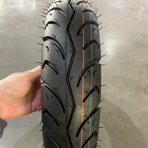 100/90 10 Pneumatici per motociclette per una guida tranquilla e sicura su qualsiasi terreno