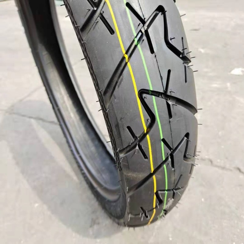 Spedizione veloce entro 25 giorni 90/90-18 Pneumatici da moto con e design profondo