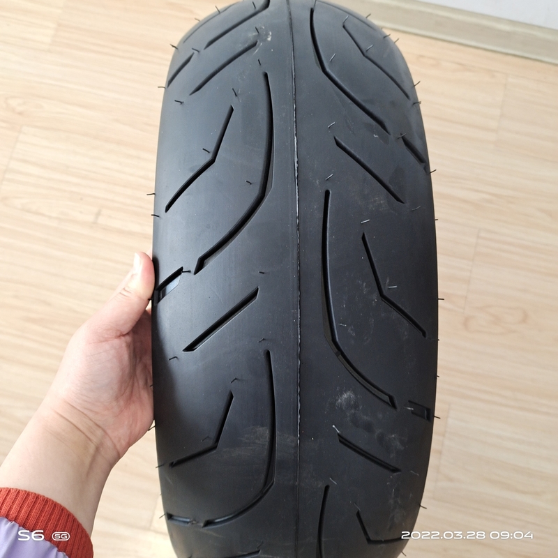 Esperienza ineguagliabile con 180/55/17 TL pneumatici senza tubo per moto e 280kpa di pressione dell'aria