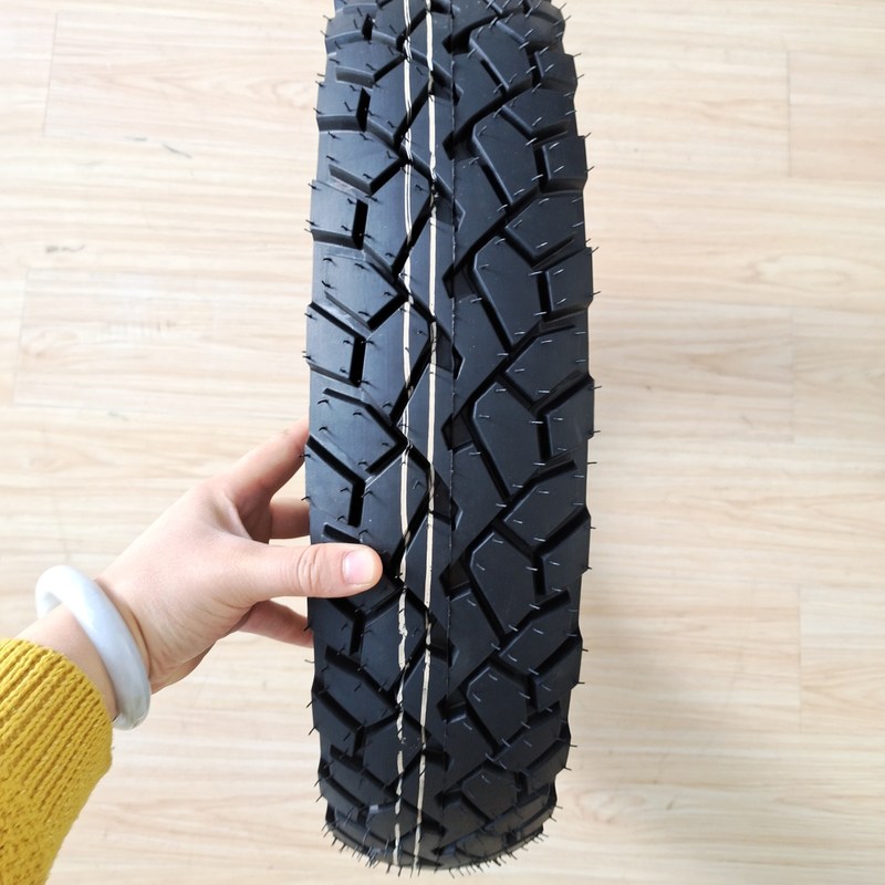 35%-55% di contenuto di gomma pneumatico spessito pneumatico 110/90-16 per le prestazioni