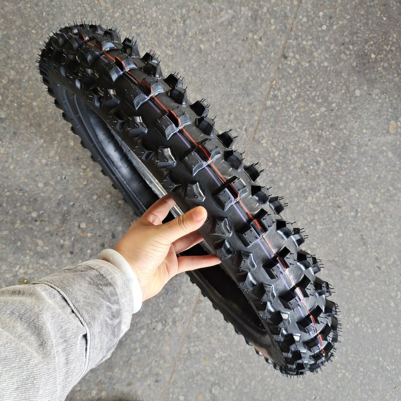 90/90-21 Pneumatici per motociclette con classificazione 6PR/8PR Ply e colore nero sul mercato