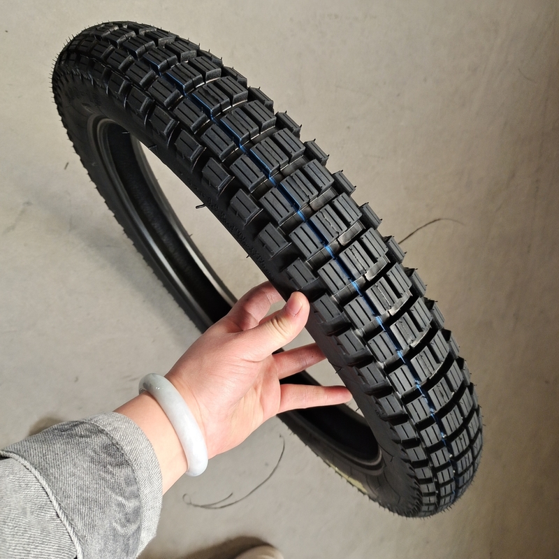 Pneumatico per motociclisti in gomma naturale 3.00-18 con ottime prestazioni e OEM accettabile