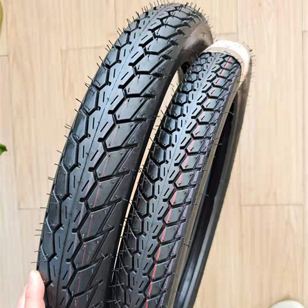 Pneumatici per motociclette 17 pollici Motociclette con design approfondito Capacità di produzione 5000 pcs al giorno
