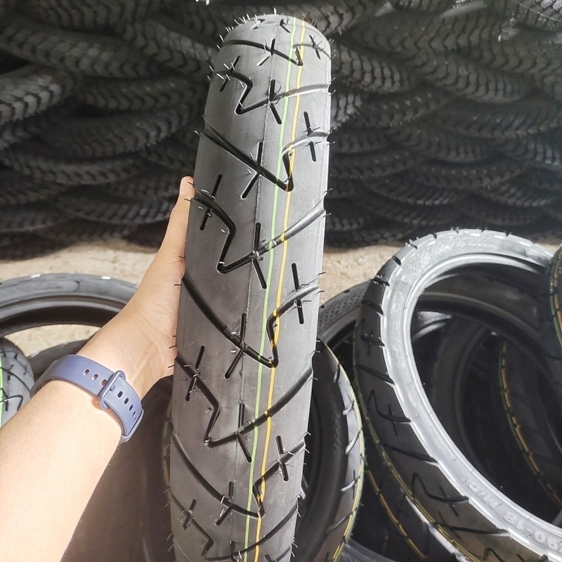 Sostituzione/riparazione di pneumatici da moto 90/90-18 con capacità produttiva di 5000 pezzi al giorno