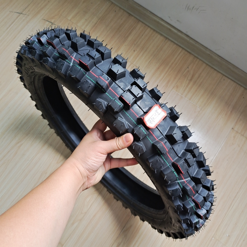 35%-55% di contenuto di gomma pneumatico per motociclette 4.10-18 OWN DOT ISO CCC SONCAP al porto di Qingdao