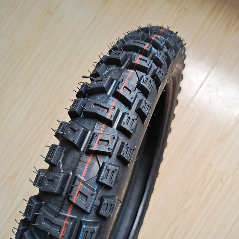 Pneumatici per motociclette Panther 3.00-17 per carico nel porto di Qingdao e durata di 20000 KM
