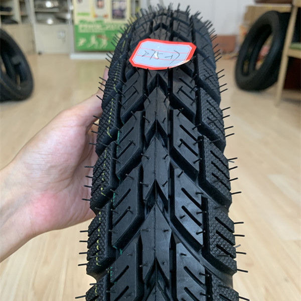 20000 KM Work Life Pneumatico per moto 2.75-17 47 L con disegno a deep pattern di Maggion