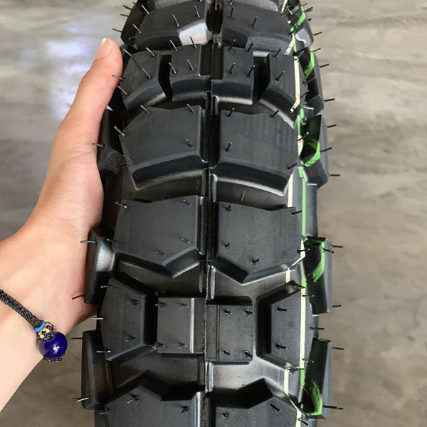 Pneumatici veloci Moto 100/90 18 con resistenza alla trazione 10,5 e durata di 20000 KM