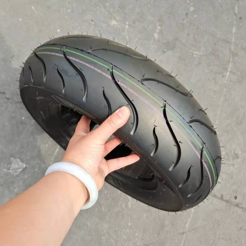35%-55% di contenuto di gomma pneumatico per motociclette 130/90-10 6Pr senza tubi per il mercato africano
