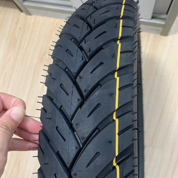 Pneumatico per motociclisti in super gomma di design profondo 90/90-17 destinato alla riparazione/sostituzione