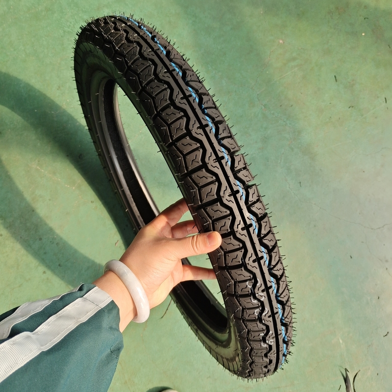 Pneumatici per motocicli senza tubi 3.00-18 5000 pcs al giorno Capacità di produzione per il mercato africano