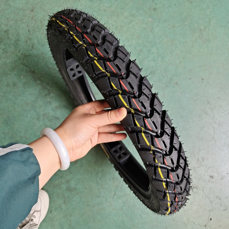 Pneumatici per moto 2.75-17 senza tubi di classe A 5000 pezzi al giorno Produzione con design profondo