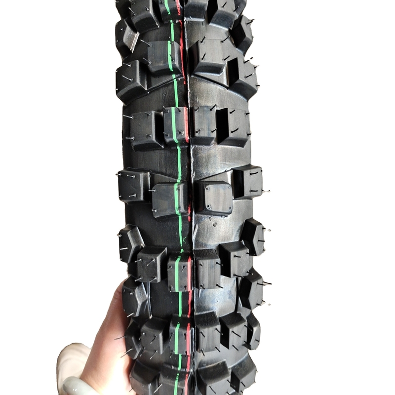 Pneumatici da motociclisti di ottime prestazioni 4.10-18 al porto di Qingdao con una durata di 20000 KM