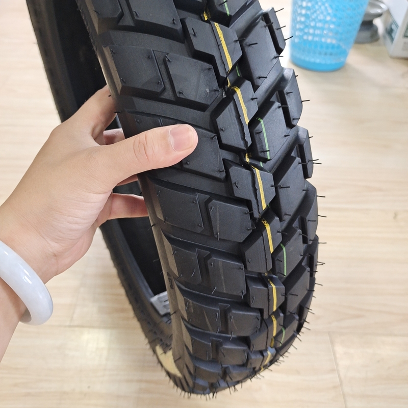 Pneumatici per motocicli 3.00-18 35%-55% Contenuto di gomma Tempo di consegna entro 25 giorni