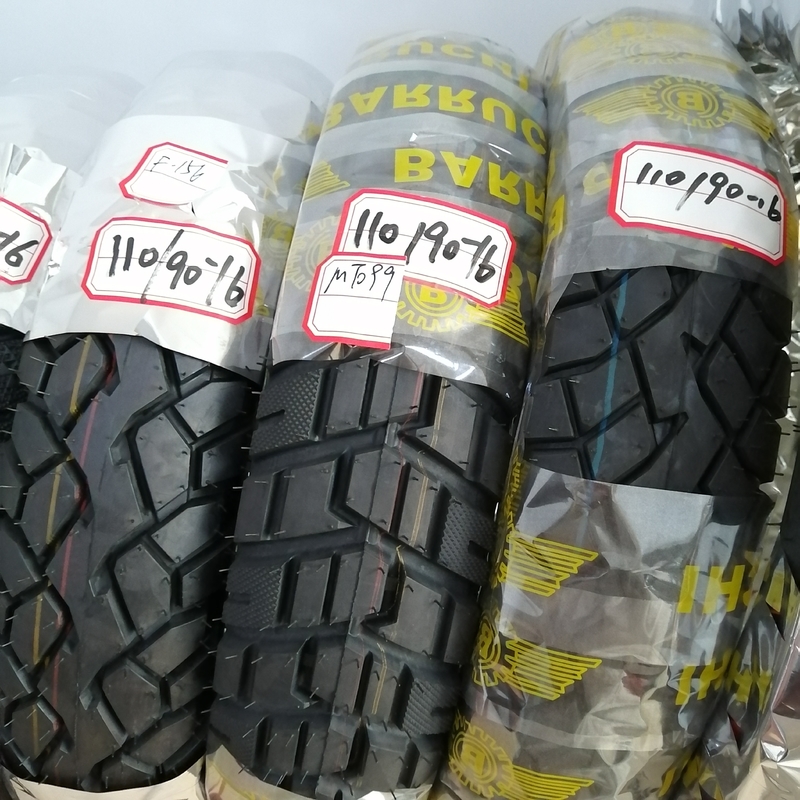 16 pollici 110/90-16 pneumatici per moto senza tubo al porto di Qingdao con pressione dell'aria 280kpa