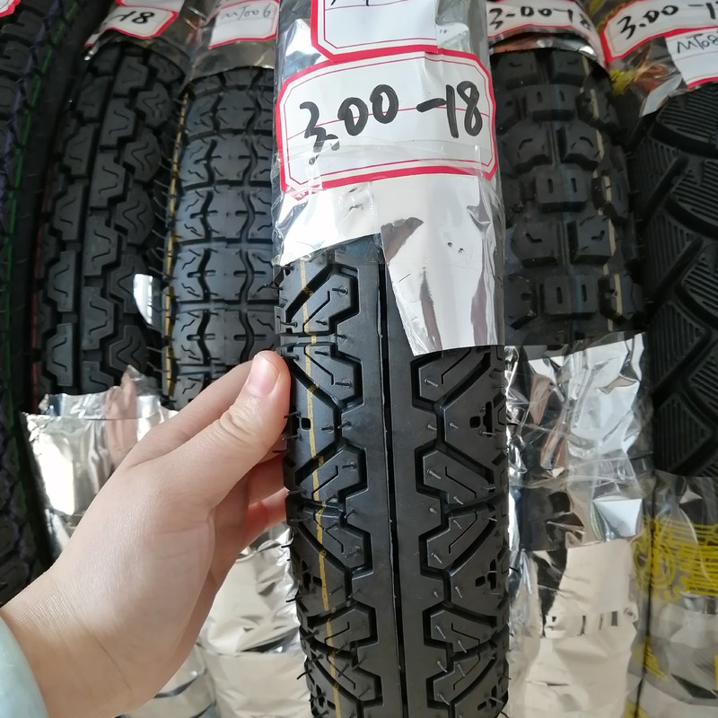 35%-55% di contenuto di gomma 300-18 pneumatici per motociclette per una consegna duratura entro 25 giorni
