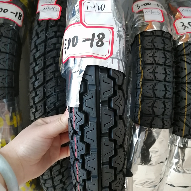 300 18 Pneumatici per motocicli con 35%-55% di gomma e 10,5 resistenza alla trazione