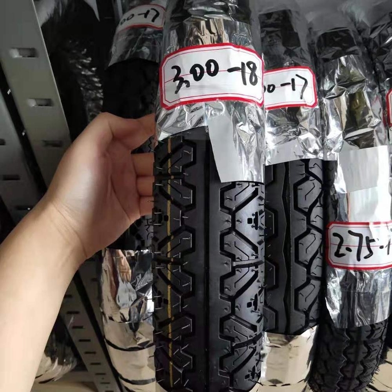 Pneumatici da 18 pollici per motociclisti per il carico al porto di Qingdao